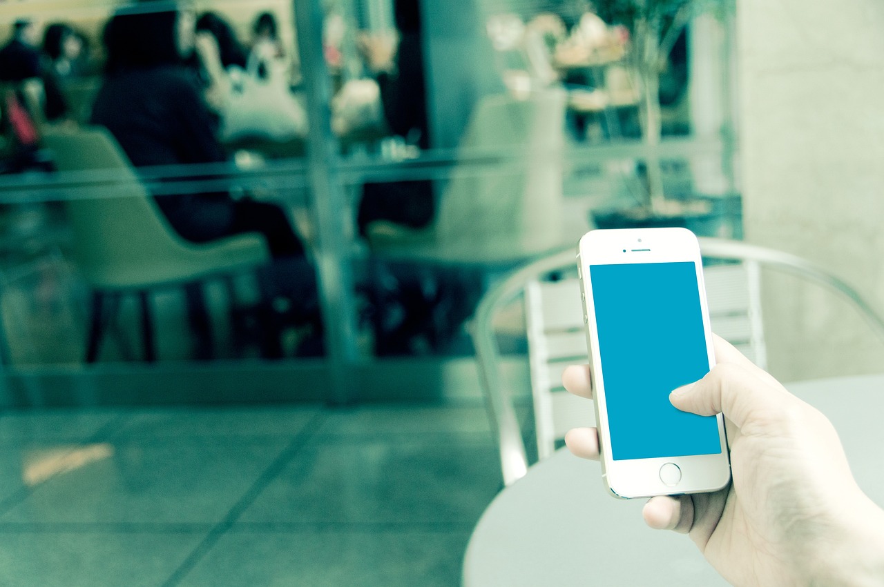 腾讯云国际站实名账号：流量卡中的智能投资策略