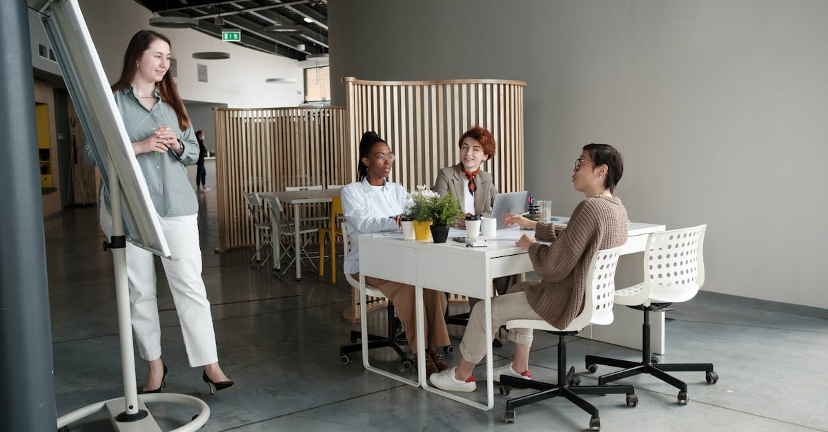 买微信小号：如何为企业识别合适的短信营销目标客户 